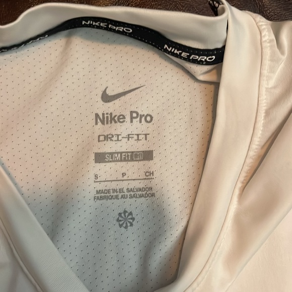 Nike sleeveless compression - Picture 3 of 4